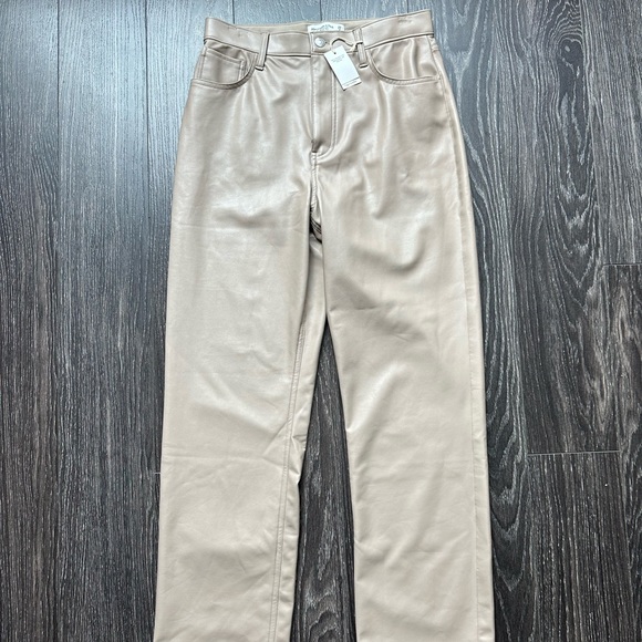 Abercrombie and Fitch High Rise Vegan Leather 90s Straight Pant - Picture 3 of 6